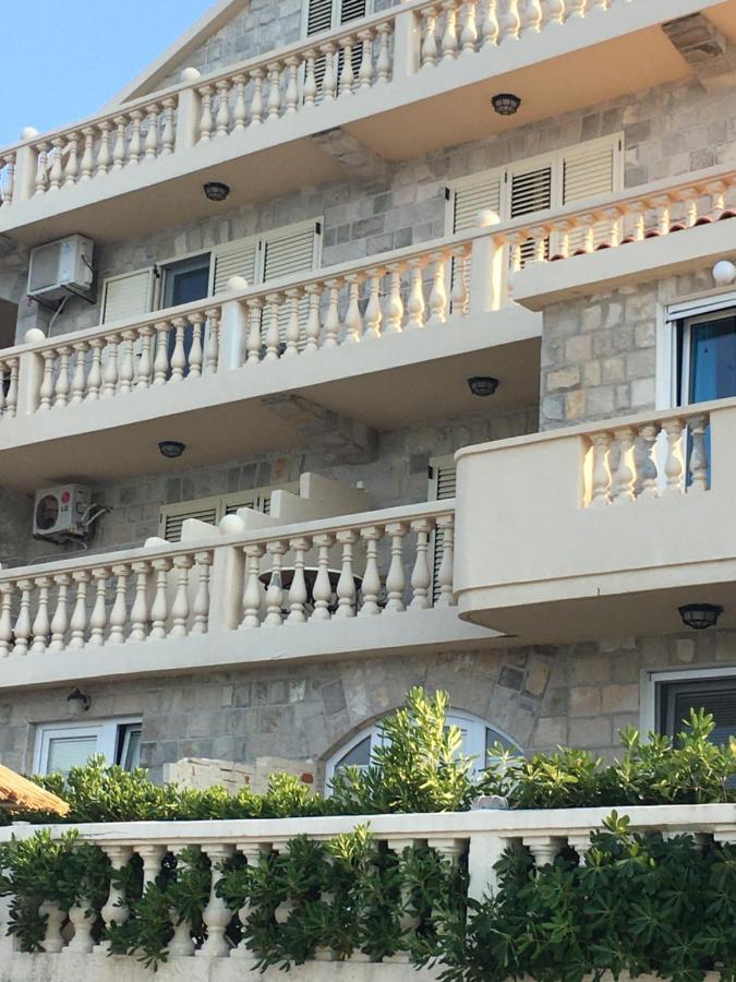 Apartments Palace Mira Mare Tivat Exterior photo