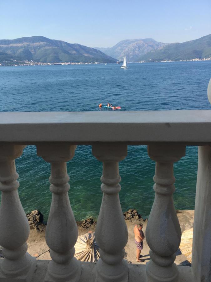 Apartments Palace Mira Mare Tivat Exterior photo