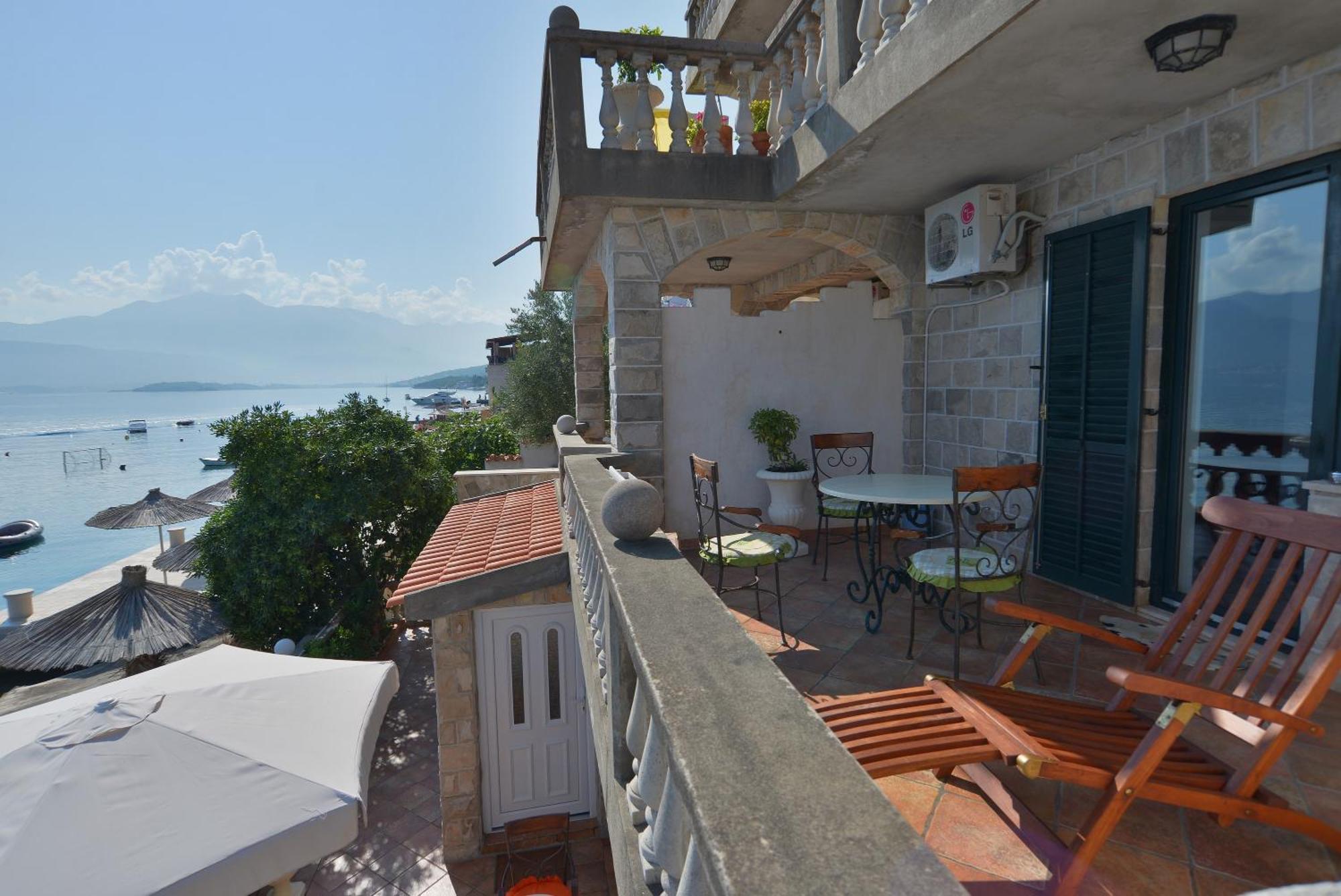 Apartments Palace Mira Mare Tivat Room photo