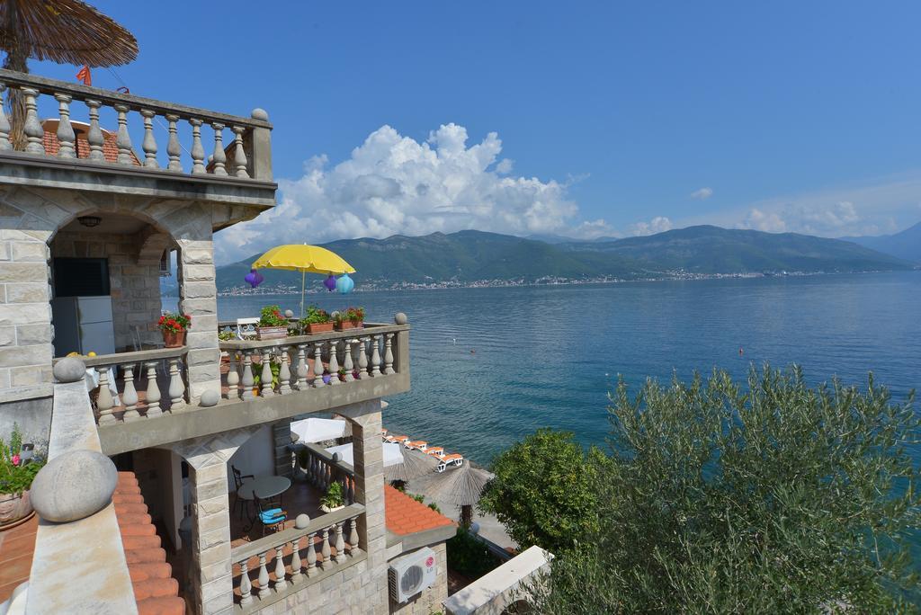 Apartments Palace Mira Mare Tivat Exterior photo