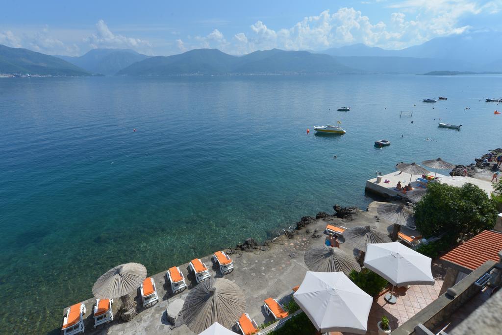 Apartments Palace Mira Mare Tivat Exterior photo