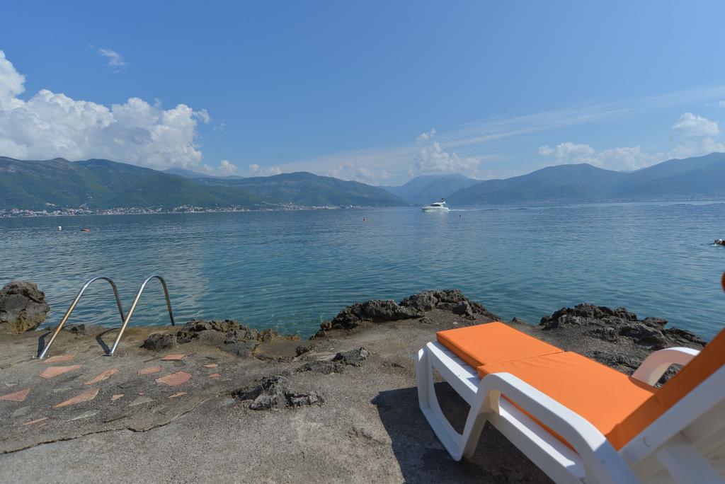 Apartments Palace Mira Mare Tivat Exterior photo