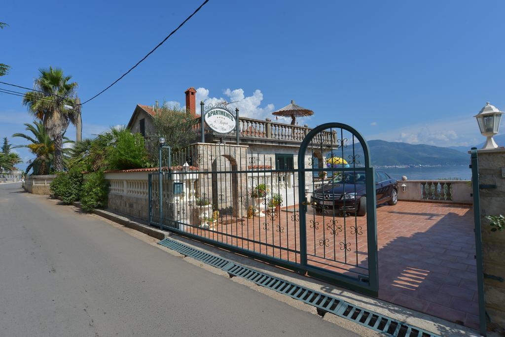 Apartments Palace Mira Mare Tivat Exterior photo