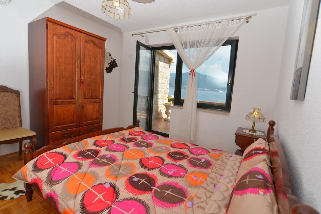 Apartments Palace Mira Mare Tivat Exterior photo