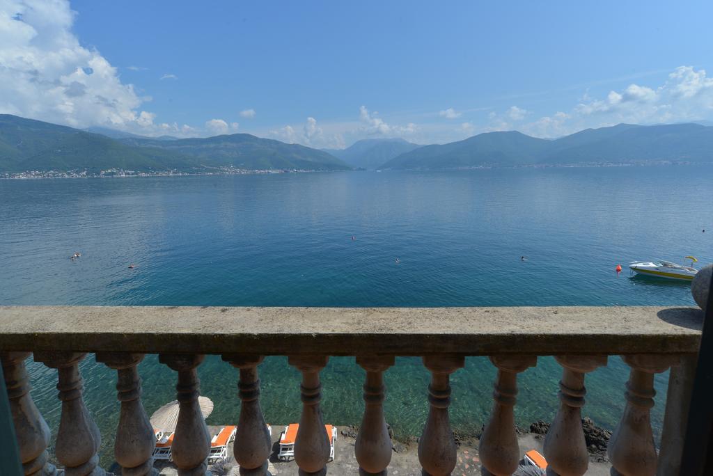 Apartments Palace Mira Mare Tivat Exterior photo