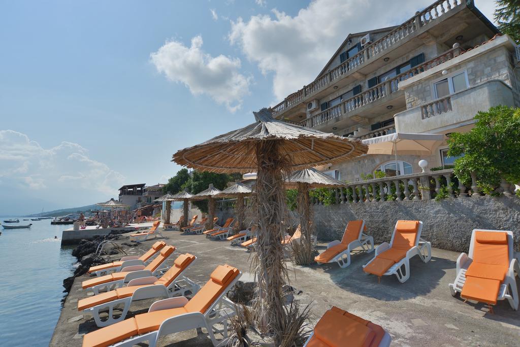 Apartments Palace Mira Mare Tivat Exterior photo