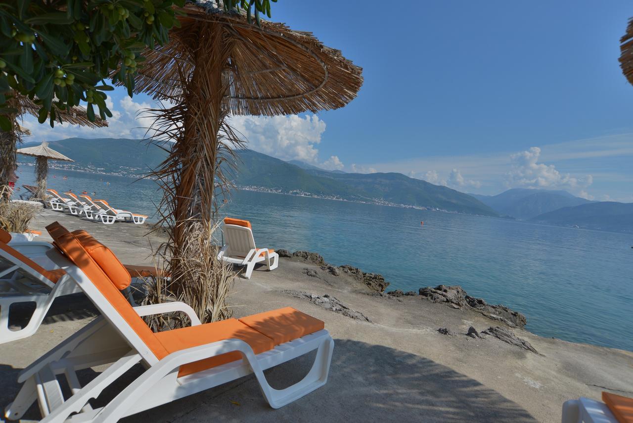 Apartments Palace Mira Mare Tivat Exterior photo