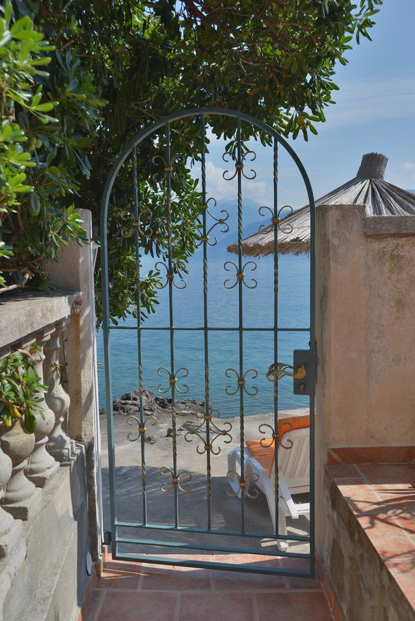 Apartments Palace Mira Mare Tivat Exterior photo