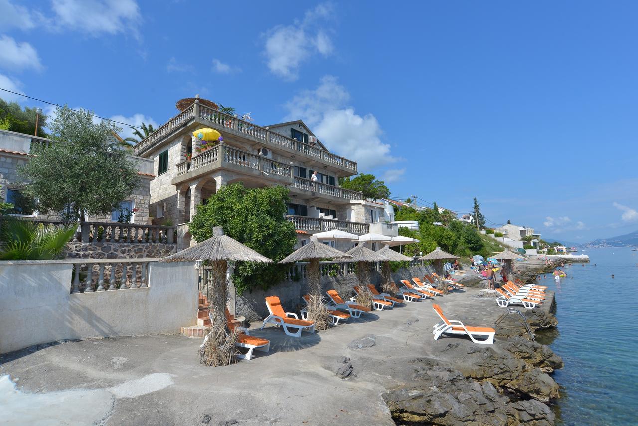Apartments Palace Mira Mare Tivat Exterior photo